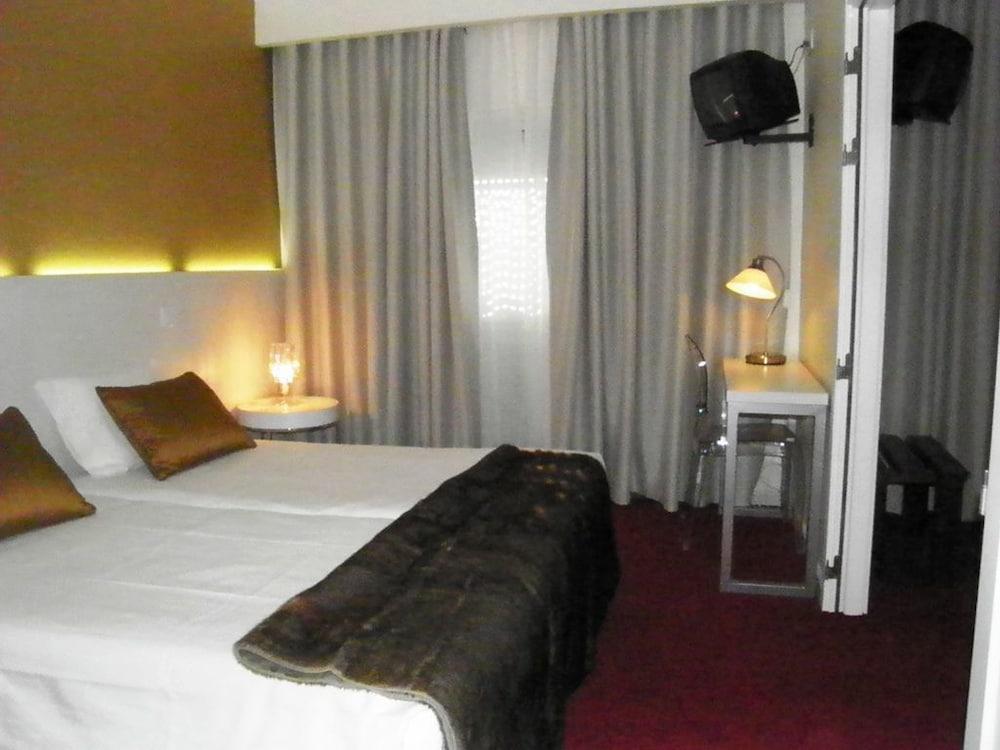 Hotel Lagoa Dos Pastorinhos Фатима Екстериор снимка