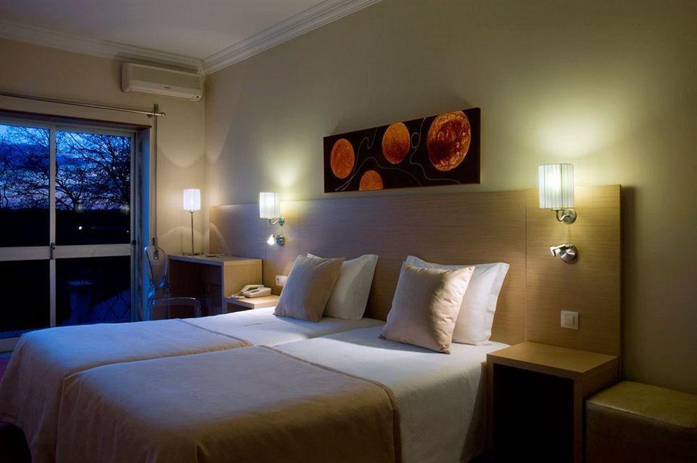 Hotel Lagoa Dos Pastorinhos Фатима Екстериор снимка